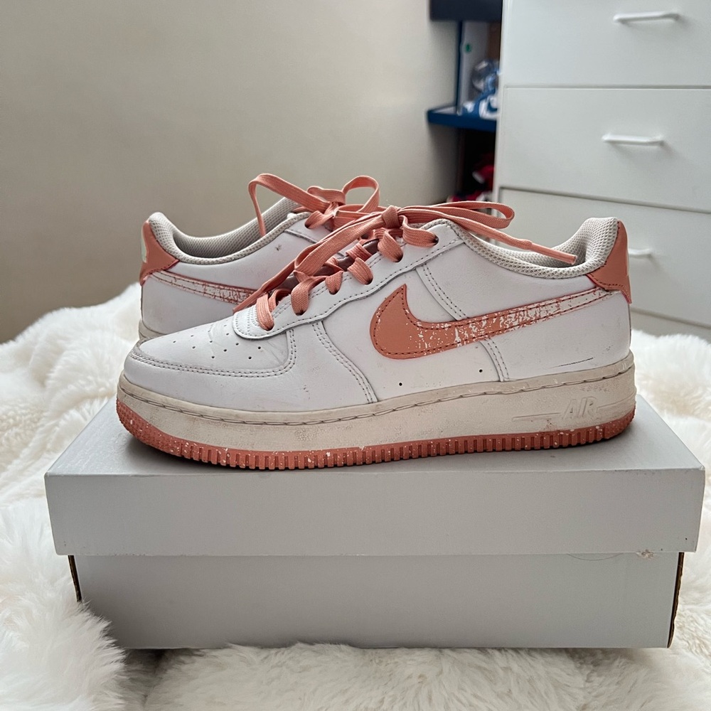 2022 Nike Air Force 1 White Light Madder Root Speckled